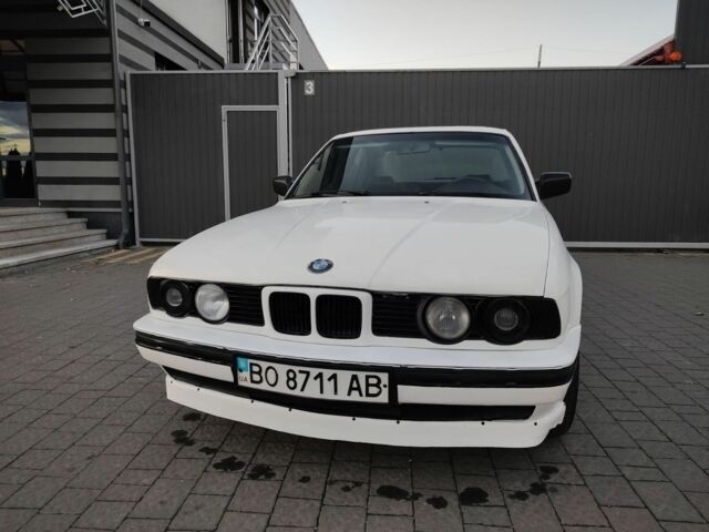 Белый БМВ 5 Серия, объемом двигателя 2 л и пробегом 300 тыс. км за 2555 $, фото 11 на Automoto.ua