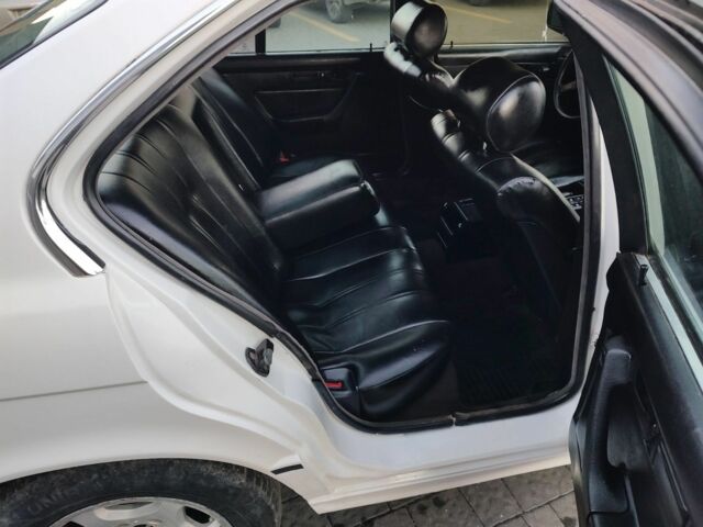 Белый БМВ 5 Серия, объемом двигателя 2 л и пробегом 300 тыс. км за 2555 $, фото 13 на Automoto.ua