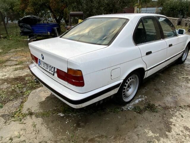 Белый БМВ 5 Серия, объемом двигателя 2 л и пробегом 320 тыс. км за 3000 $, фото 3 на Automoto.ua