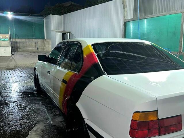 Белый БМВ 5 Серия, объемом двигателя 2 л и пробегом 123 тыс. км за 1950 $, фото 3 на Automoto.ua