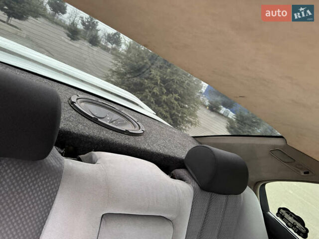 Белый БМВ 5 Серия, объемом двигателя 2.5 л и пробегом 444 тыс. км за 2990 $, фото 2 на Automoto.ua