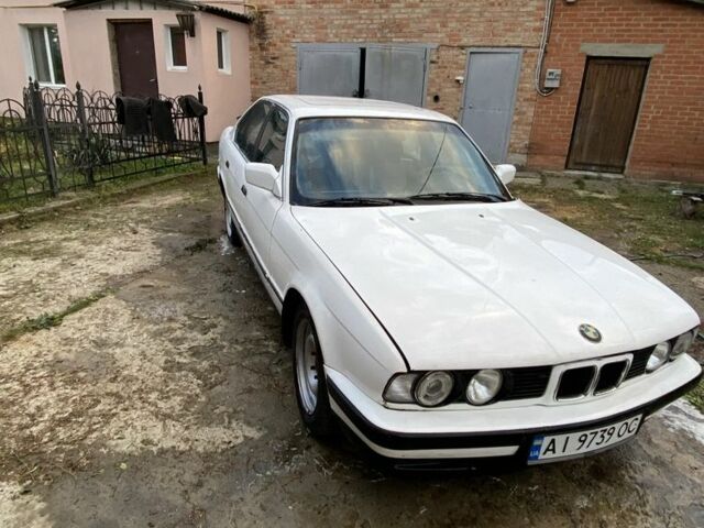 Белый БМВ 5 Серия, объемом двигателя 2 л и пробегом 320 тыс. км за 3000 $, фото 1 на Automoto.ua