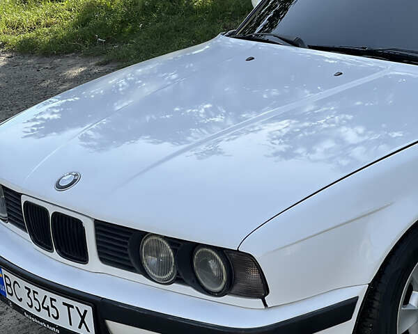 Білий БМВ 5 Серія, об'ємом двигуна 2 л та пробігом 400 тис. км за 2800 $, фото 2 на Automoto.ua