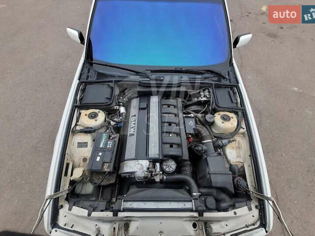 Белый БМВ 5 Серия, объемом двигателя 2.5 л и пробегом 458 тыс. км за 7000 $, фото 20 на Automoto.ua