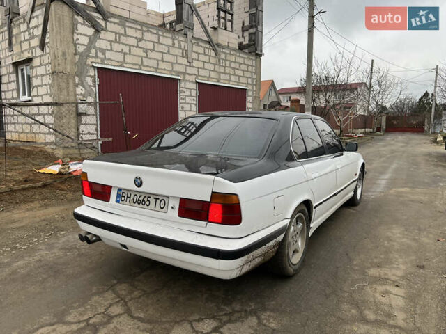 Білий БМВ 5 Серія, об'ємом двигуна 2.8 л та пробігом 200 тис. км за 2400 $, фото 4 на Automoto.ua