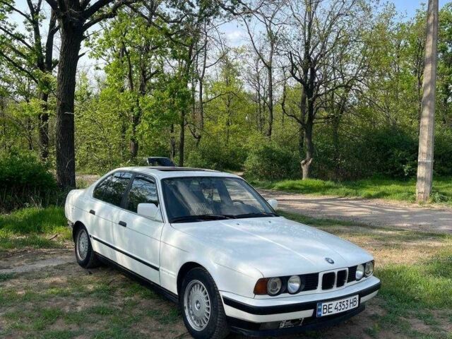 Белый БМВ 5 Серия, объемом двигателя 2 л и пробегом 450 тыс. км за 2500 $, фото 1 на Automoto.ua