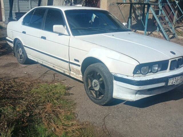 Белый БМВ 5 Серия, объемом двигателя 0 л и пробегом 300 тыс. км за 1900 $, фото 2 на Automoto.ua