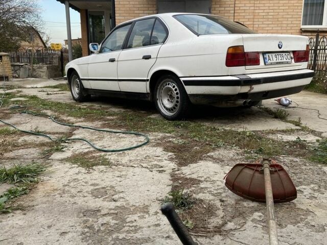 Белый БМВ 5 Серия, объемом двигателя 2 л и пробегом 320 тыс. км за 3000 $, фото 4 на Automoto.ua