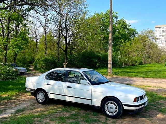 Белый БМВ 5 Серия, объемом двигателя 2 л и пробегом 450 тыс. км за 2500 $, фото 4 на Automoto.ua