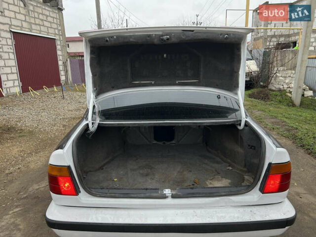 Білий БМВ 5 Серія, об'ємом двигуна 2.8 л та пробігом 200 тис. км за 2400 $, фото 5 на Automoto.ua