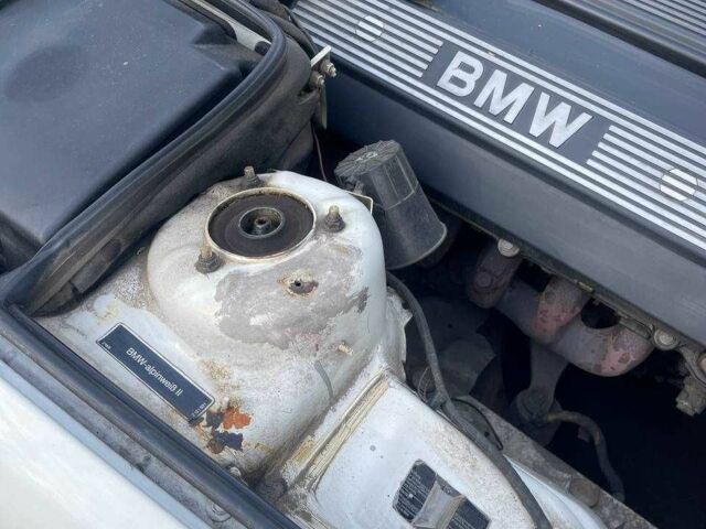 Белый БМВ 5 Серия, объемом двигателя 2 л и пробегом 450 тыс. км за 2500 $, фото 9 на Automoto.ua