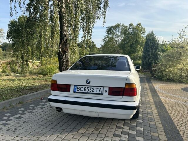 Білий БМВ 5 Серія, об'ємом двигуна 2.4 л та пробігом 470 тис. км за 3000 $, фото 1 на Automoto.ua