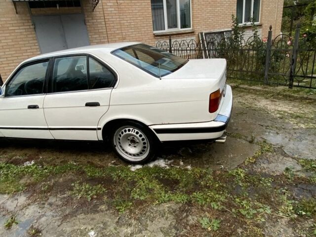 Белый БМВ 5 Серия, объемом двигателя 2 л и пробегом 320 тыс. км за 3000 $, фото 5 на Automoto.ua