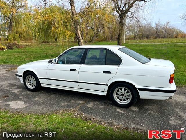 Білий БМВ 5 Серія, об'ємом двигуна 2 л та пробігом 0 тис. км за 3500 $, фото 1 на Automoto.ua