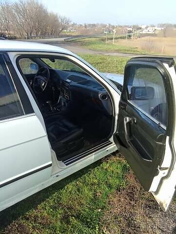 Білий БМВ 5 Серія, об'ємом двигуна 2 л та пробігом 350 тис. км за 2600 $, фото 20 на Automoto.ua