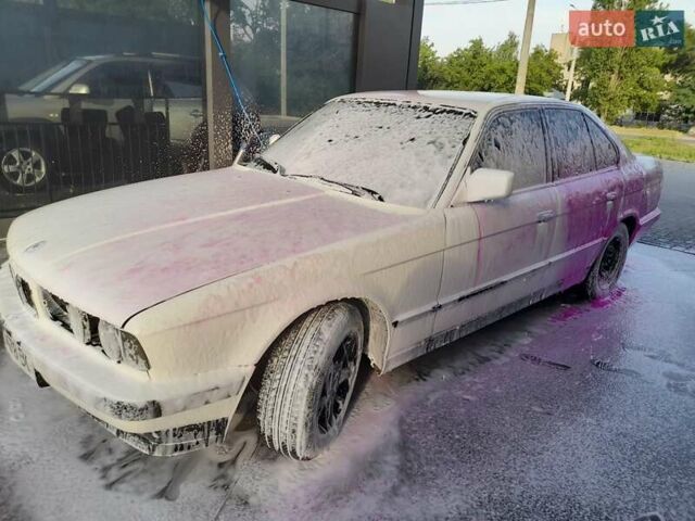 Білий БМВ 5 Серія, об'ємом двигуна 2 л та пробігом 340 тис. км за 3050 $, фото 12 на Automoto.ua