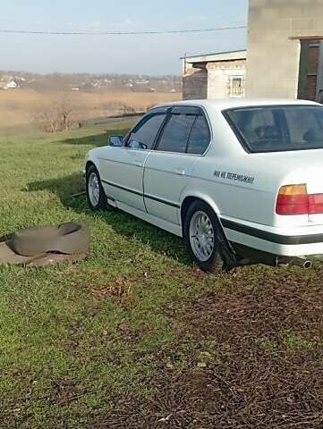 Білий БМВ 5 Серія, об'ємом двигуна 2 л та пробігом 350 тис. км за 2600 $, фото 7 на Automoto.ua