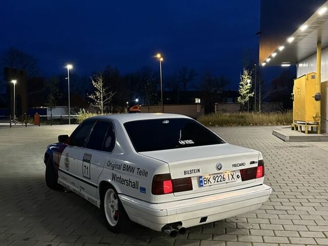 Белый БМВ 5 Серия, объемом двигателя 2.5 л и пробегом 474 тыс. км за 3750 $, фото 1 на Automoto.ua