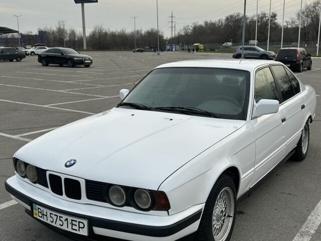 Білий БМВ 5 Серія, об'ємом двигуна 2 л та пробігом 303 тис. км за 1850 $, фото 2 на Automoto.ua