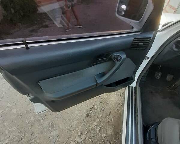 Білий БМВ 5 Серія, об'ємом двигуна 2 л та пробігом 340 тис. км за 3050 $, фото 15 на Automoto.ua