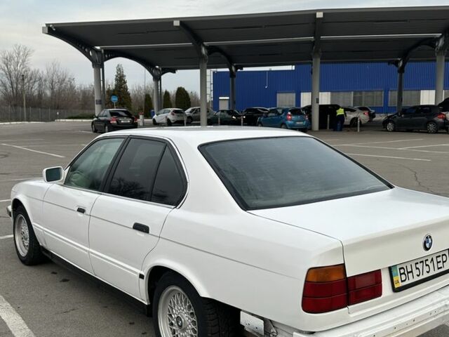 Білий БМВ 5 Серія, об'ємом двигуна 2 л та пробігом 303 тис. км за 1850 $, фото 3 на Automoto.ua