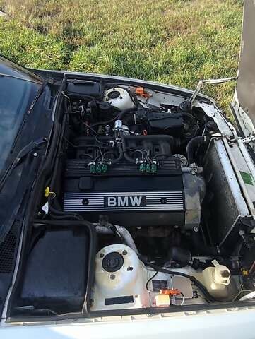 Білий БМВ 5 Серія, об'ємом двигуна 2 л та пробігом 350 тис. км за 2600 $, фото 16 на Automoto.ua