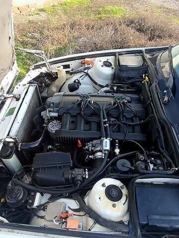 Білий БМВ 5 Серія, об'ємом двигуна 2 л та пробігом 350 тис. км за 2600 $, фото 17 на Automoto.ua