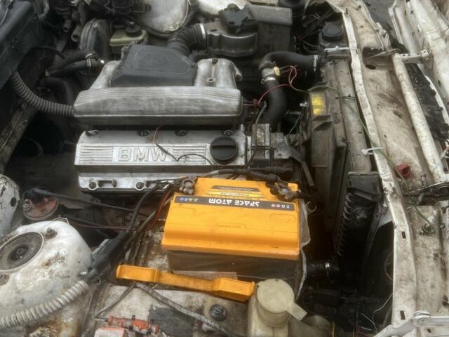 Білий БМВ 5 Серія, об'ємом двигуна 1.8 л та пробігом 400 тис. км за 1650 $, фото 7 на Automoto.ua