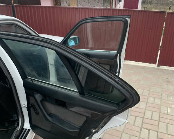 Білий БМВ 5 Серія, об'ємом двигуна 2.5 л та пробігом 300 тис. км за 2900 $, фото 10 на Automoto.ua