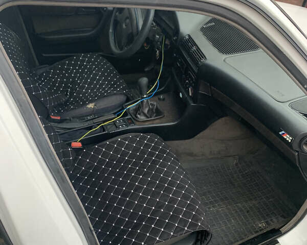 Білий БМВ 5 Серія, об'ємом двигуна 2.5 л та пробігом 300 тис. км за 2900 $, фото 11 на Automoto.ua