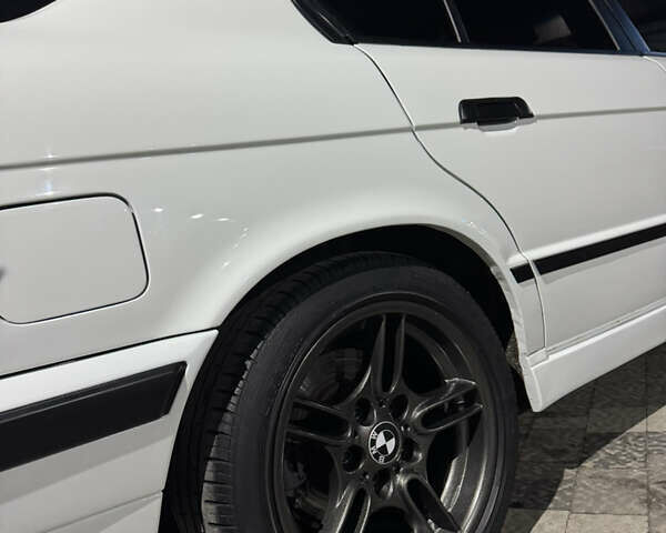 Білий БМВ 5 Серія, об'ємом двигуна 1.99 л та пробігом 320 тис. км за 4999 $, фото 8 на Automoto.ua
