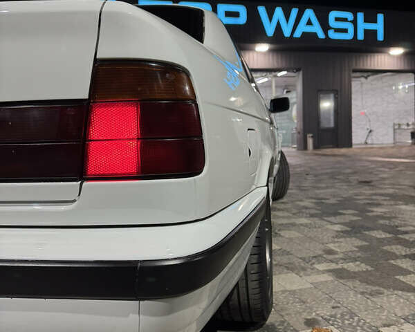 Білий БМВ 5 Серія, об'ємом двигуна 1.99 л та пробігом 320 тис. км за 4999 $, фото 7 на Automoto.ua