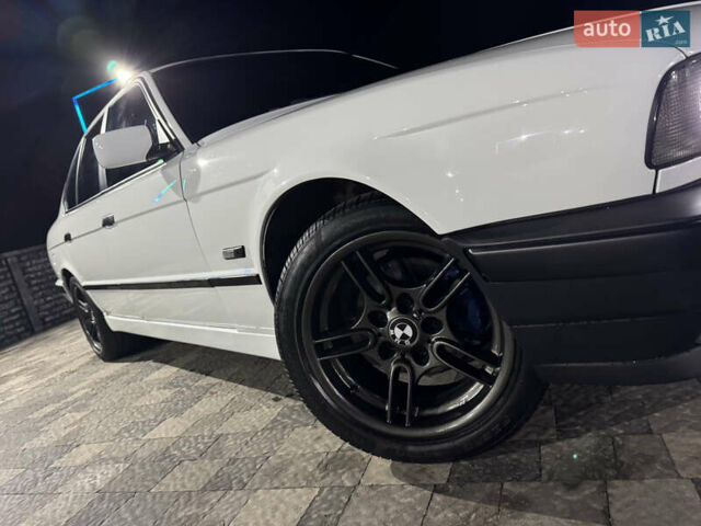 Білий БМВ 5 Серія, об'ємом двигуна 1.99 л та пробігом 320 тис. км за 4999 $, фото 9 на Automoto.ua