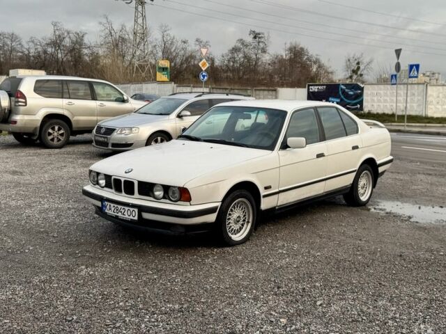 Белый БМВ 5 Серия, объемом двигателя 1.6 л и пробегом 258 тыс. км за 2350 $, фото 1 на Automoto.ua