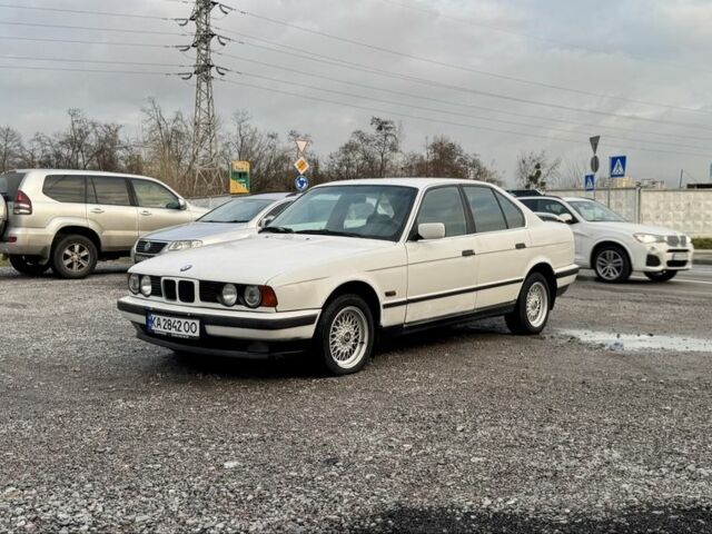 Белый БМВ 5 Серия, объемом двигателя 1.6 л и пробегом 258 тыс. км за 2350 $, фото 2 на Automoto.ua