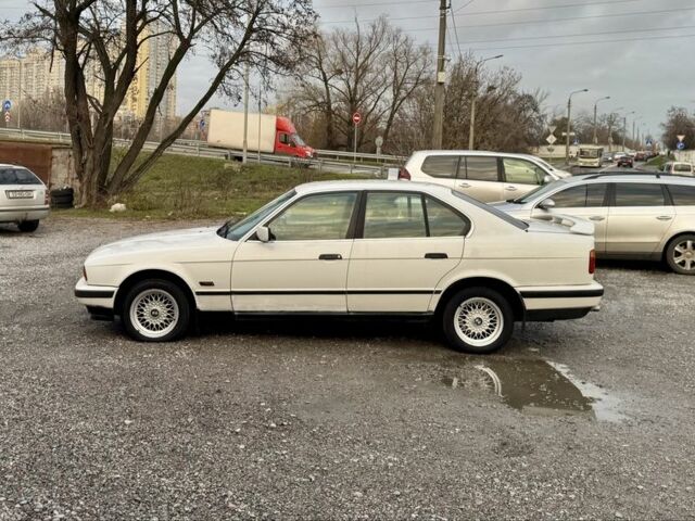 Белый БМВ 5 Серия, объемом двигателя 1.6 л и пробегом 258 тыс. км за 2350 $, фото 10 на Automoto.ua