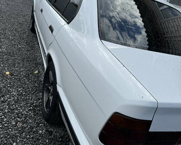 Білий БМВ 5 Серія, об'ємом двигуна 1.99 л та пробігом 320 тис. км за 4999 $, фото 40 на Automoto.ua