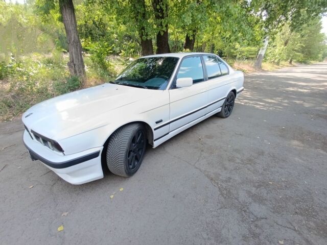 Белый БМВ 5 Серия, объемом двигателя 2 л и пробегом 130 тыс. км за 2600 $, фото 3 на Automoto.ua