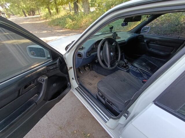 Белый БМВ 5 Серия, объемом двигателя 2 л и пробегом 130 тыс. км за 2600 $, фото 7 на Automoto.ua