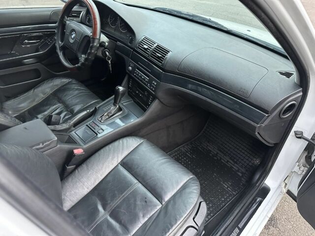 Білий БМВ 5 Серія, об'ємом двигуна 2.5 л та пробігом 300 тис. км за 2900 $, фото 2 на Automoto.ua