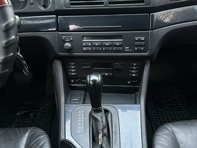 Білий БМВ 5 Серія, об'ємом двигуна 2.5 л та пробігом 300 тис. км за 2900 $, фото 3 на Automoto.ua