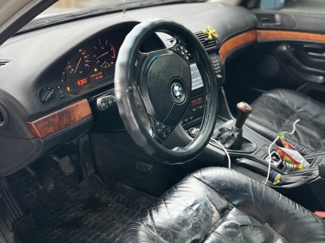 Білий БМВ 5 Серія, об'ємом двигуна 2.5 л та пробігом 350 тис. км за 3000 $, фото 7 на Automoto.ua