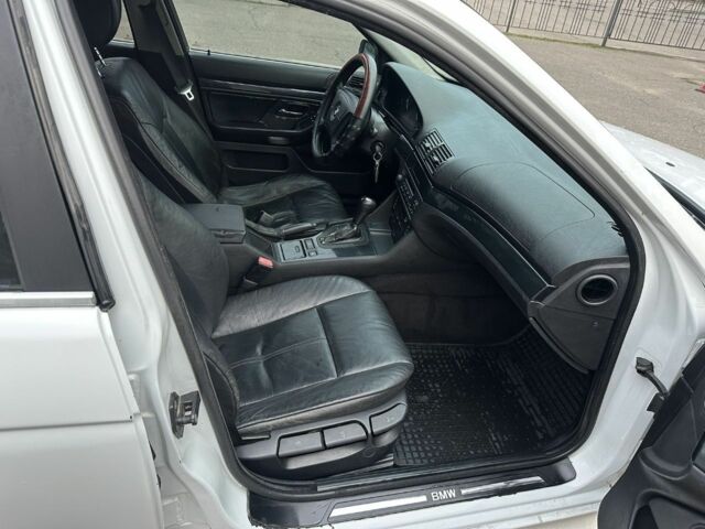 Білий БМВ 5 Серія, об'ємом двигуна 2.5 л та пробігом 300 тис. км за 2900 $, фото 6 на Automoto.ua