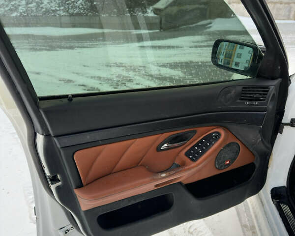 Білий БМВ 5 Серія, об'ємом двигуна 2.79 л та пробігом 300 тис. км за 3500 $, фото 12 на Automoto.ua