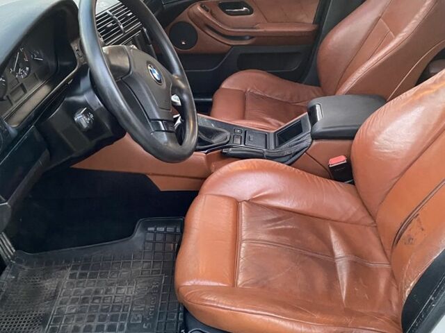 Білий БМВ 5 Серія, об'ємом двигуна 2.8 л та пробігом 437 тис. км за 3200 $, фото 4 на Automoto.ua