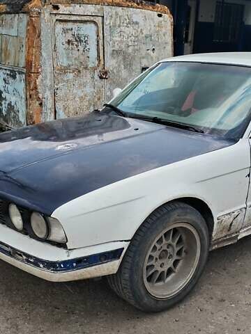 Білий БМВ 5 Серія, об'ємом двигуна 2 л та пробігом 535 тис. км за 1600 $, фото 4 на Automoto.ua