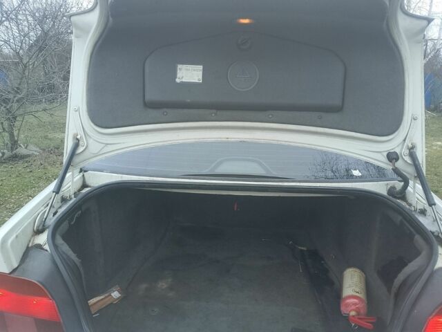 Белый БМВ 5 Серия, объемом двигателя 2.5 л и пробегом 450 тыс. км за 4200 $, фото 12 на Automoto.ua