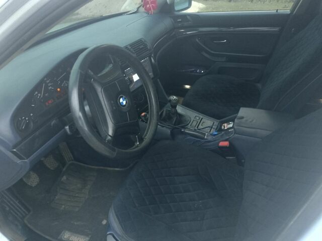 Белый БМВ 5 Серия, объемом двигателя 2.5 л и пробегом 450 тыс. км за 4200 $, фото 10 на Automoto.ua