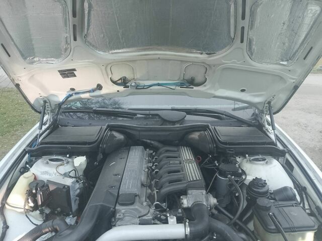 Белый БМВ 5 Серия, объемом двигателя 2.5 л и пробегом 450 тыс. км за 4200 $, фото 8 на Automoto.ua