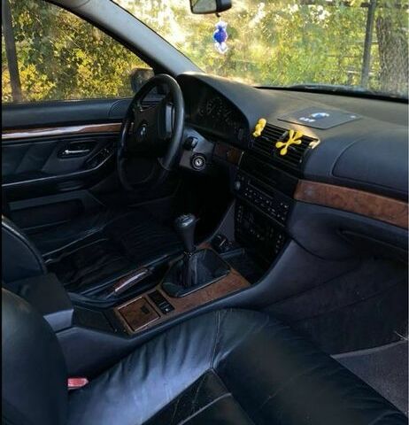 Белый БМВ 5 Серия, объемом двигателя 2.5 л и пробегом 300 тыс. км за 1900 $, фото 6 на Automoto.ua